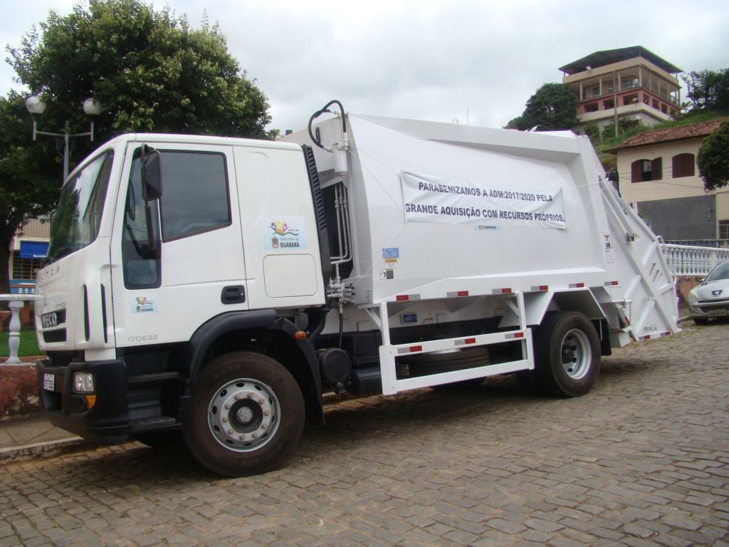 Prefeitura adquire caminhão prensa e moderniza coleta de lixo em Guarará