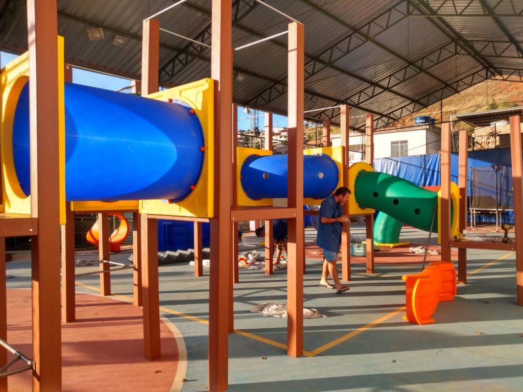 PARQUE INFANTIL NA ESCOLA MUNICIPAL MARIA INÊS MARQUES DE SOUZA